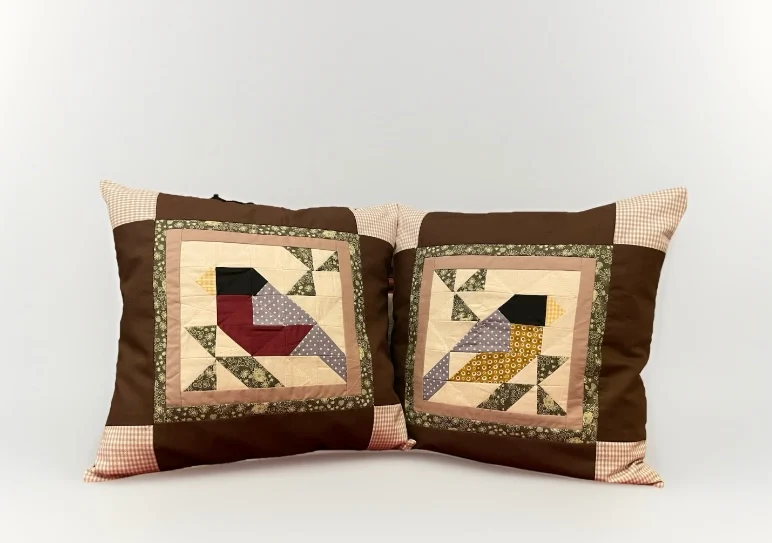 Patchwork Kissenhülle, Landhausstil Kissenbezug, * Vogel *braun/rot/grau 40x40cm