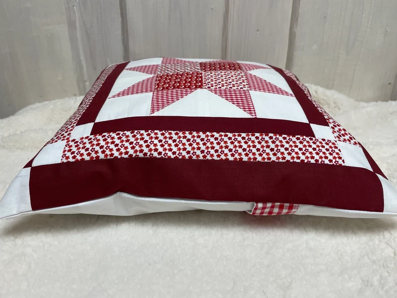 Patchwork Kissenhülle, Landhausstil Kissenbezug, rot/weiß 40x40cm.