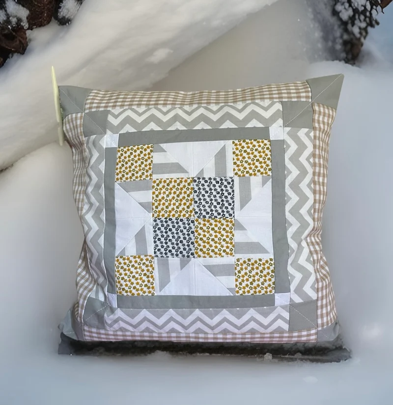 Patchwork Kissenhülle, Landhausstil Kissenbezug, grau/weiß/gelb 40x40cm