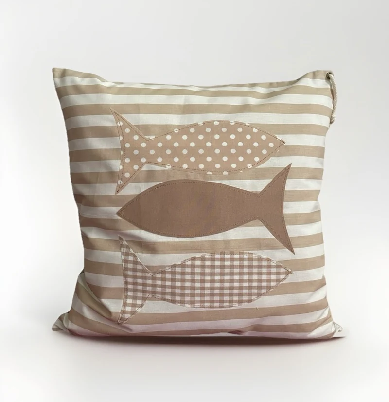 Maritime Kissenhülle, Landhausstil Kissenbezug *Fische* beige/weiß gestreift