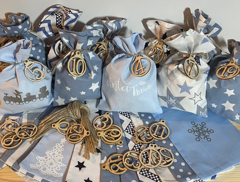 Adventskalender,Landhausstil Adventskalender zum Befüllen, 24 Säckchen zum Advent , Adventskalender Zahlen aus Holz, blau /weiß