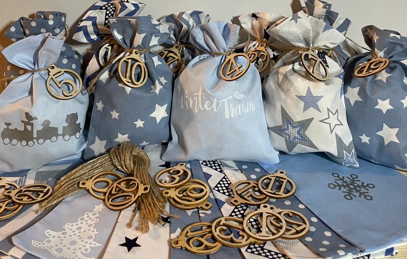 Adventskalender,Landhausstil Adventskalender zum Befüllen, 24 Säckchen zum Advent , Adventskalender Zahlen aus Holz, blau /weiß