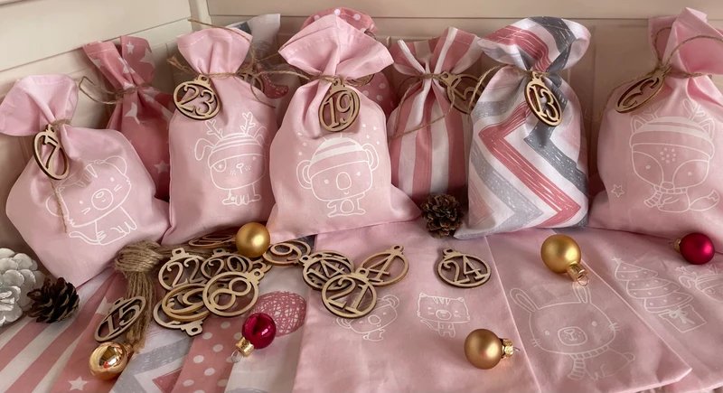 Adventskalender,Landhausstil Adventskalender zum Befüllen, 24 Säckchen zum Advent , Adventskalender Zahlen aus Holz, rosa /grau