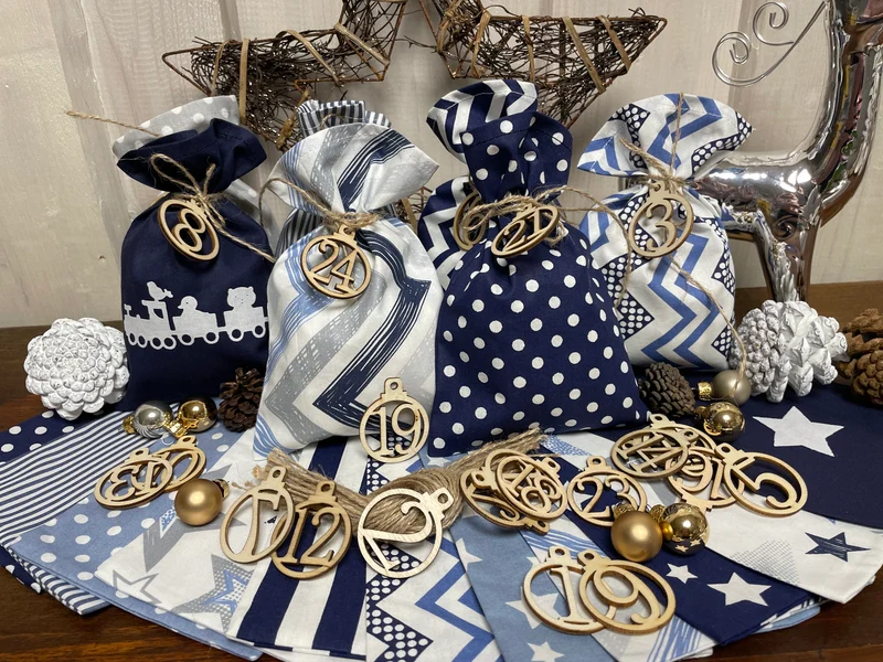 Adventskalender,Landhausstil Adventskalender zum Befüllen, 24 Säckchen zum Advent , Adventskalender Zahlen aus Holz, blau /weiß