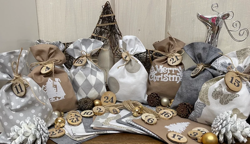 Adventskalender,LandhaAdventskalender zum befüllen, 24 Säckchen zum Advent, Adventskalender Zahlen aus Holz, beige/grau