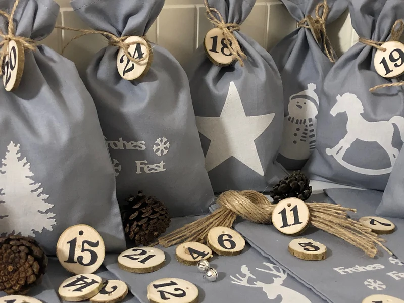 Adventskalender,Landhausstil Adventskalender, Adventskalender Säckchen zum befüllen, 24 Stoff Säckchen * grau/weiß