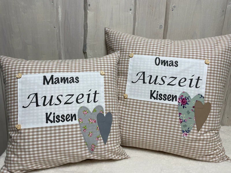 Landhausstil Kissenhülle * Kissenbezug * beige/weiß kariertes Dekokissen „Omas Auszeit Kissen“