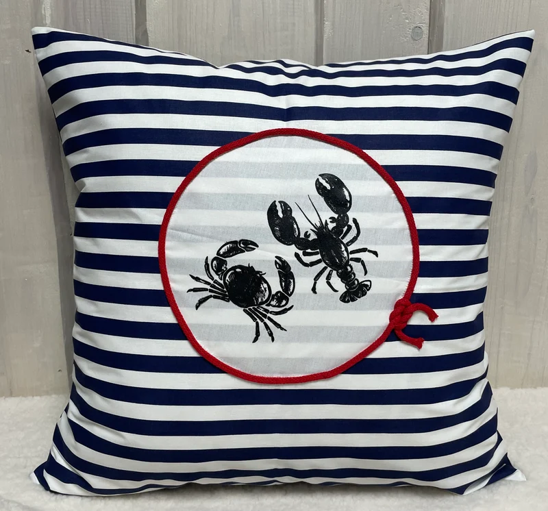 Maritime Kissenhülle, Landhausstil Dekokissen * Krebse * blau/weiß gestreift