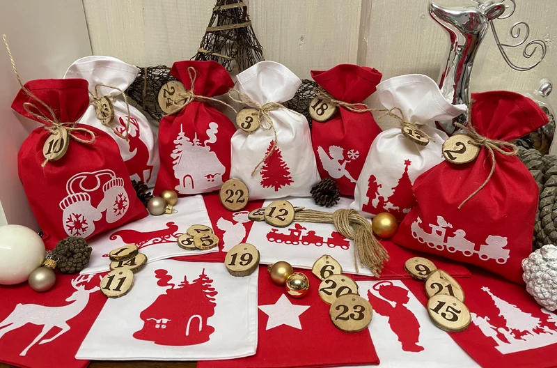 Adventskalender,Landhausstil Adventskalender zum befüllen, 24 Säckchen zum Advent, Adventskalender Zahlen aus Holz, rot/weiß
