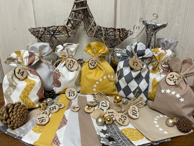 Adventskalender,Landhausstil Adventskalender zum befüllen, 24 Säckchen zum Advent, Adventskalender Zahlen aus Holz, beige/gelb