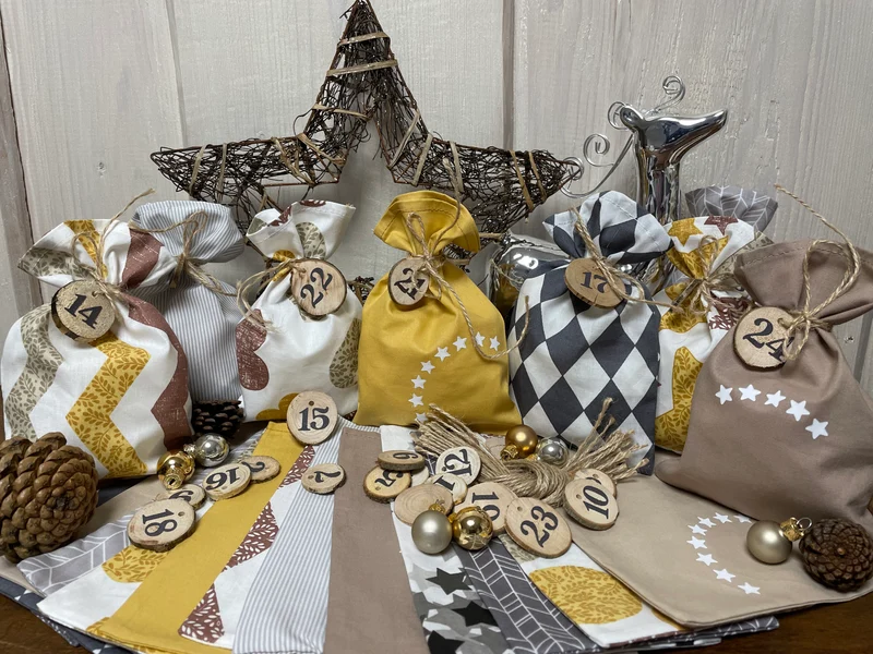 Adventskalender,Landhausstil Adventskalender zum befüllen, 24 Säckchen zum Advent, Adventskalender Zahlen aus Holz, beige/gelb