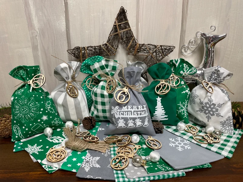 Adventskalender,Landhausstil Adventskalender zum Befüllen, 24 Säckchen zum Advent , Adventskalender Zahlen aus Holz, grün/grau