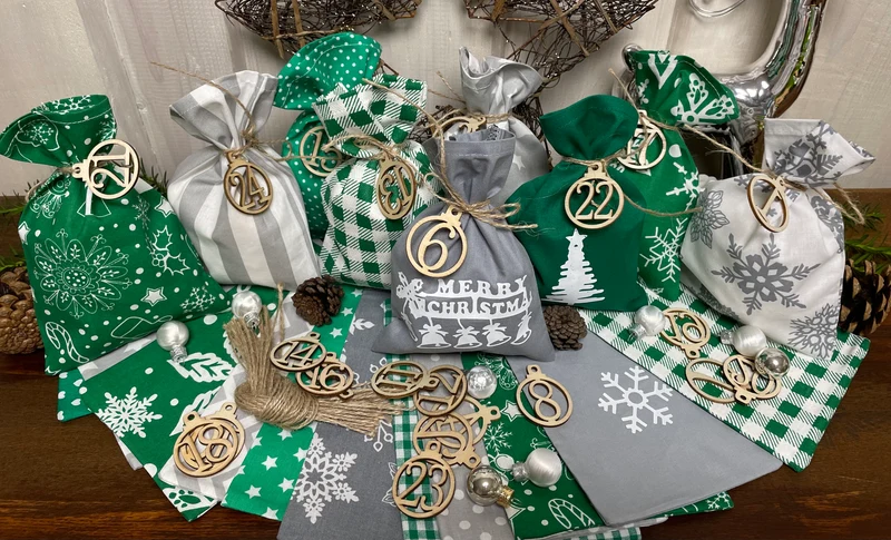 Adventskalender,Landhausstil Adventskalender zum Befüllen, 24 Säckchen zum Advent , Adventskalender Zahlen aus Holz, grün/grau