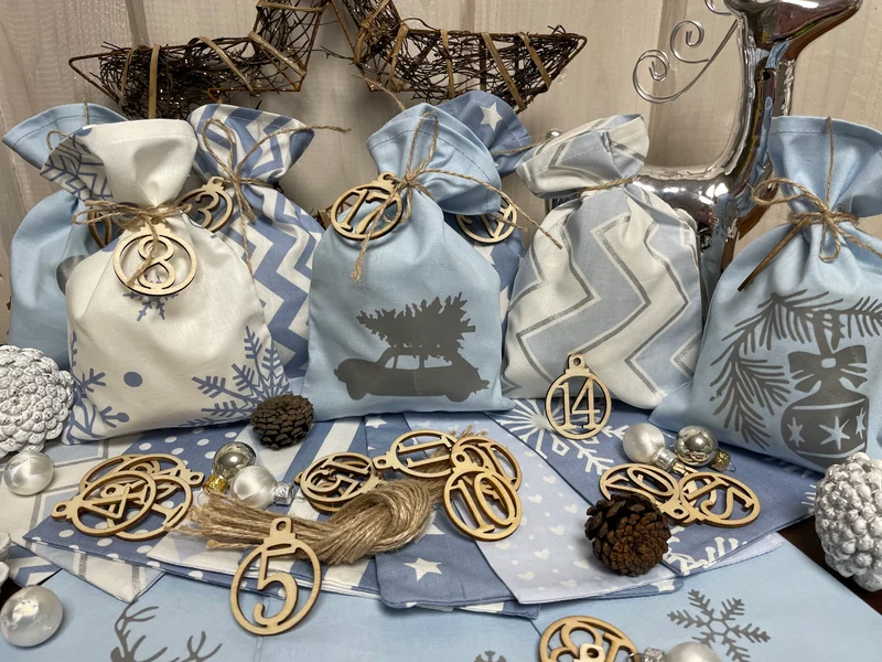 Adventskalender,Landhausstil Adventskalender zum Befüllen, 24 Säckchen zum Advent , Adventskalender Zahlen aus Holz, blau /weiß