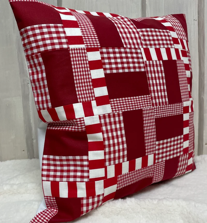 Patchwork Kissenhülle, Landhausstil Kissenbezug, rot/weiß 40x40cm.