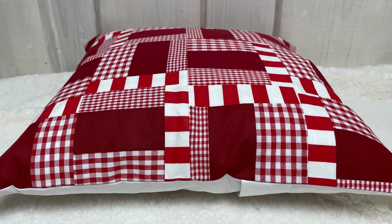 Patchwork Kissenhülle, Landhausstil Kissenbezug, rot/weiß 40x40cm.