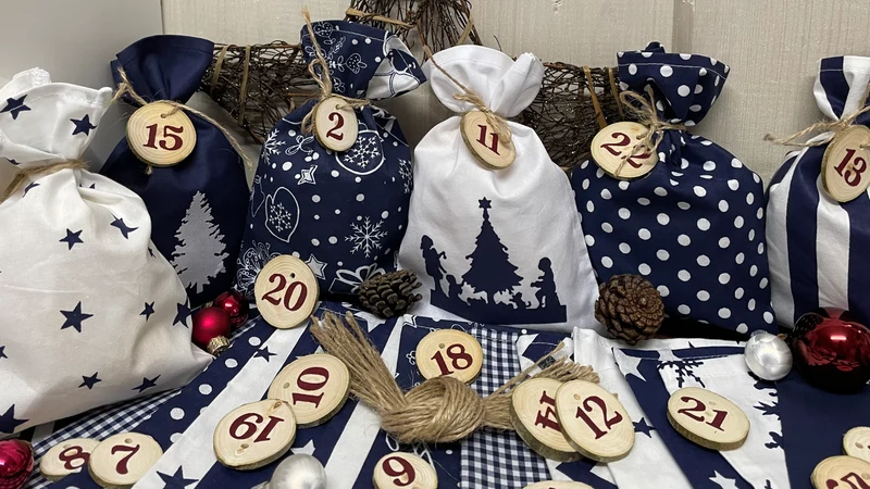 Adventskalender,Landhausstil Adventskalender zum Befüllen, 24 Säckchen zum Advent , Adventskalender Zahlen aus Holz, blau /weiß