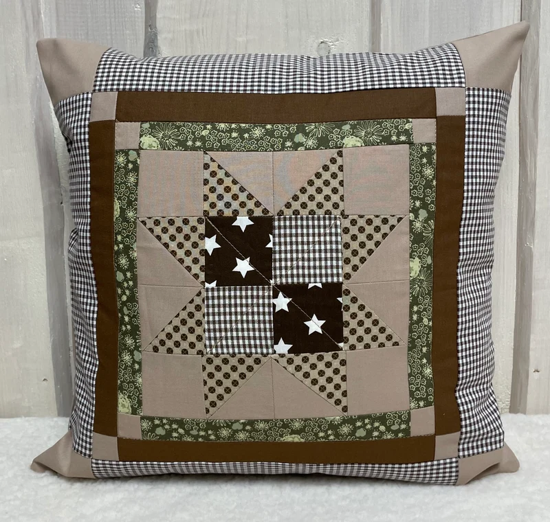 Patchwork Kissenhülle, Landhausstil Kissenbezug, braun / beige /grün 40x40cm.