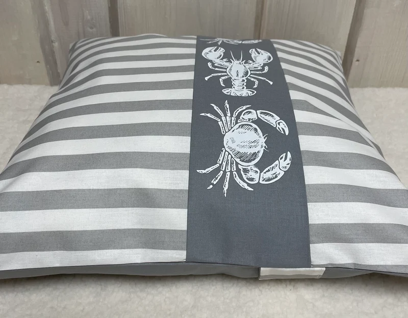 Maritime Kissenhülle, Landhausstil Kissen, Krebse grau/weiß