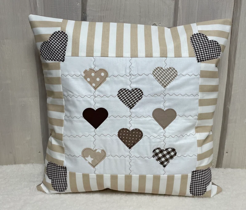 Patchwork Kissenhülle, Landhausstil Kissenbezug, beige /weiß 40x40cm.