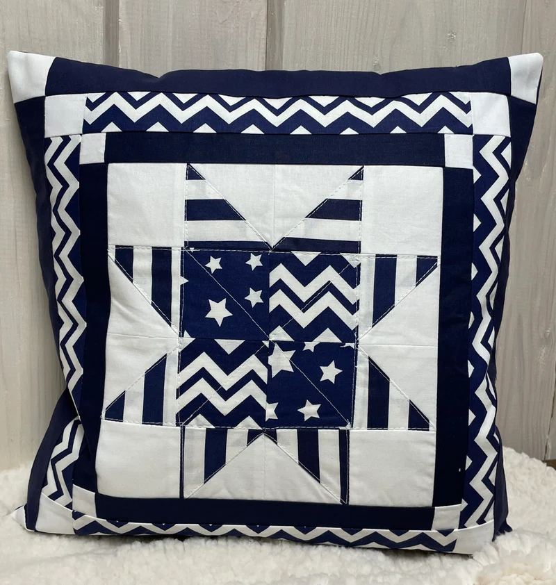 Patchwork Kissenhülle, Landhausstil Kissenbezug, blau/weiß 40x40cm.