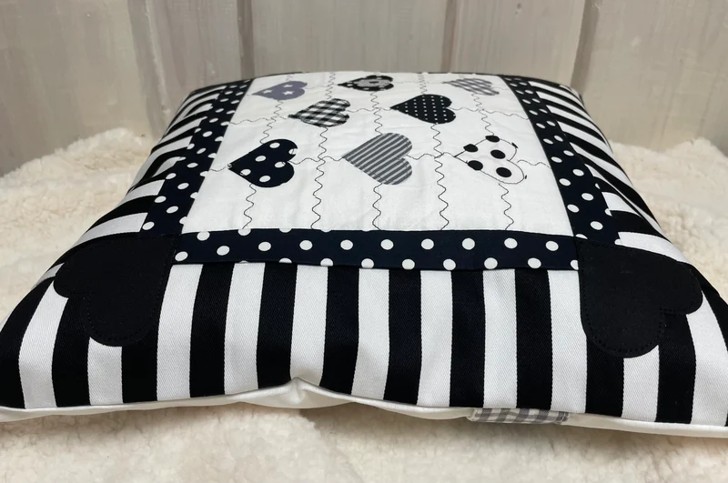 Patchwork Kissenhülle, Landhausstil Kissenbezug, schwarz/weiß 40x40cm.