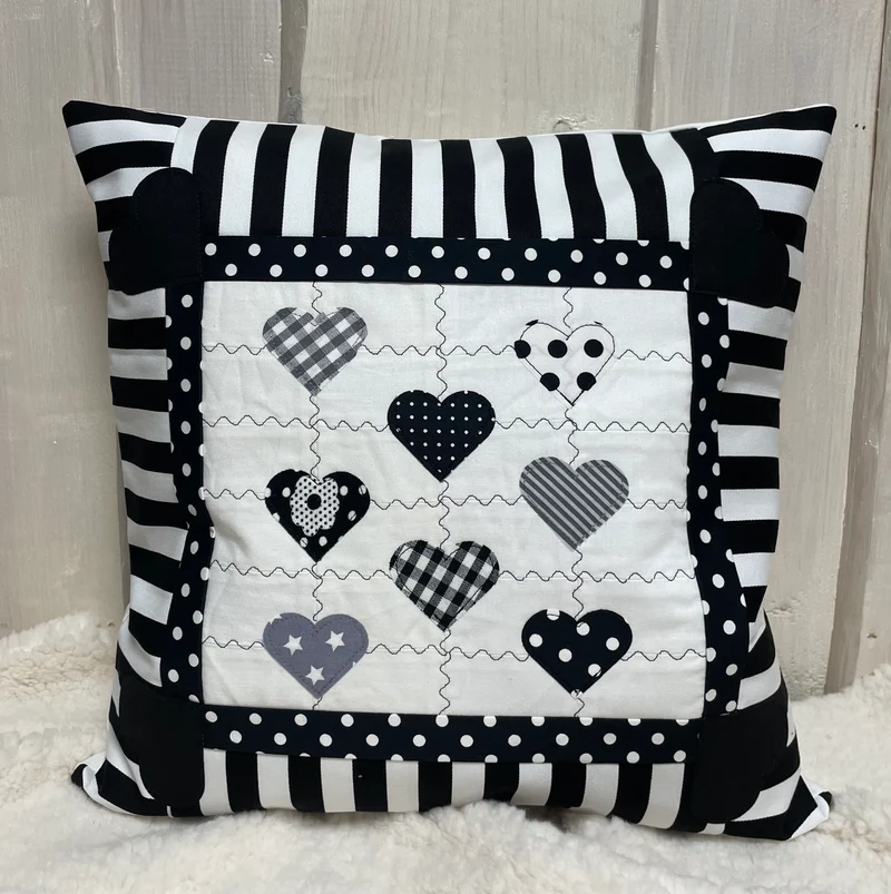 Patchwork Kissenhülle, Landhausstil Kissenbezug, schwarz/weiß 40x40cm.