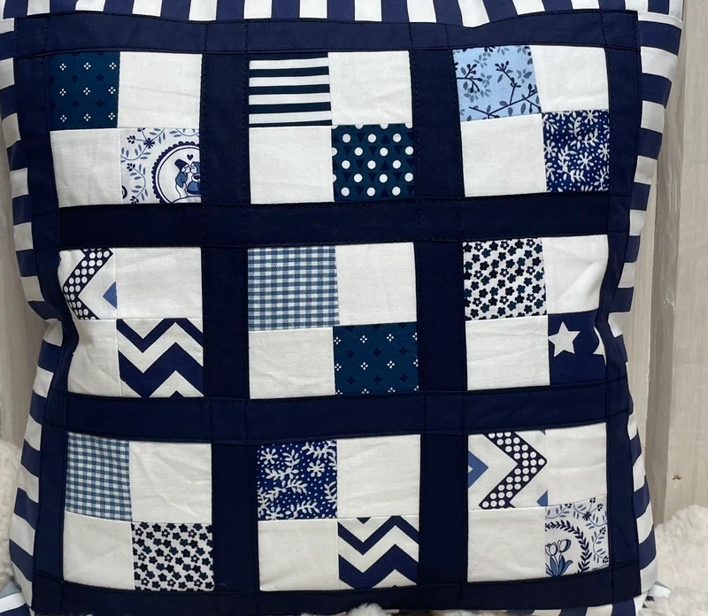 Patchwork Kissenhülle, Landhausstil Kissenbezug, blau/weiß 40x40cm.