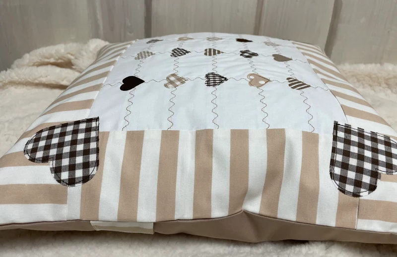 Patchwork Kissenhülle, Landhausstil Kissenbezug, beige /weiß 40x40cm.