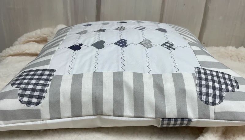 Patchwork Kissenhülle, Landhausstil Kissenbezug, grau /weiß 40x40cm.