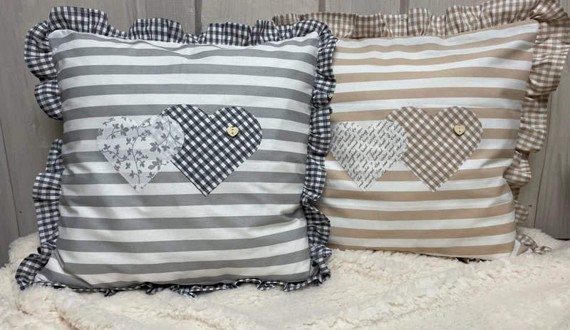 1x Landhausstil Kissenhülle * Kissenbezug mit Rüschen * Dekokissen * Herzen * beige/weiß