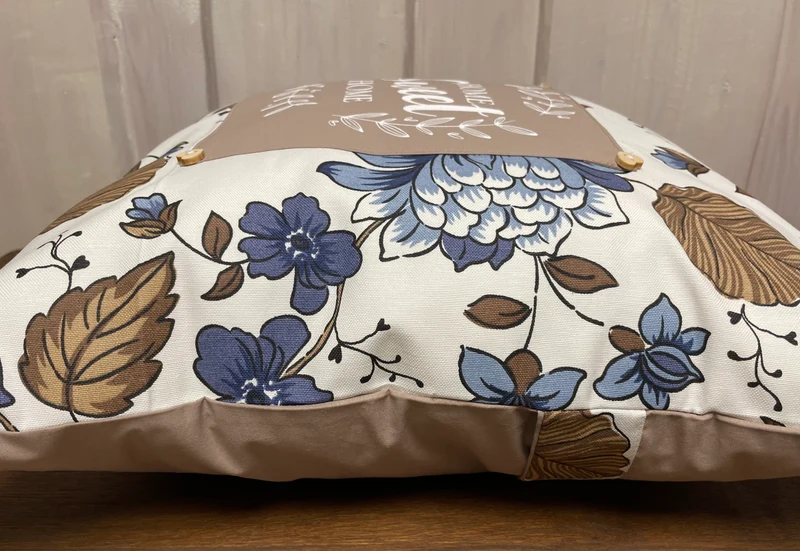 Landhausstil Kissenhülle * Kissenbezug * Dekokissen „ Home Sweet Home „ beige/blau geblumt