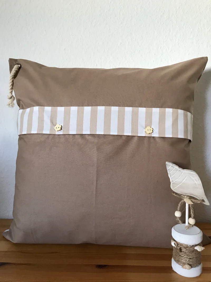 1 Maritime Kissenhülle, Landhausstil Dekokissen *Seestern* beige/weiß gestreift