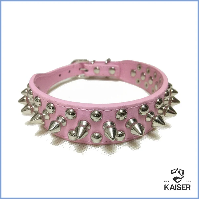 Hundehalsband mit Stacheln