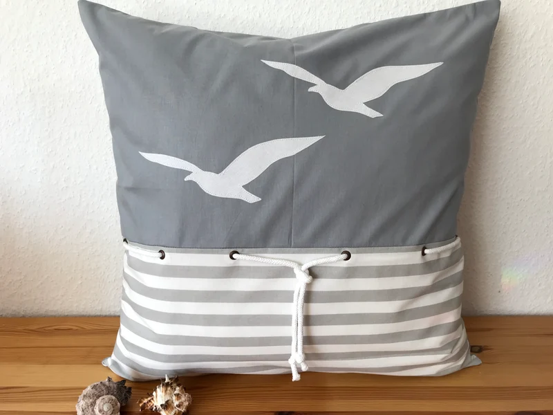 Maritime Kissenhülle, Kissenbezug, Landhausstil Kissen * Möwen * grau/weiß