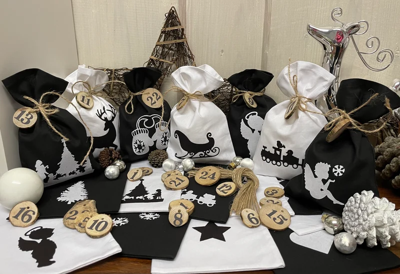 Adventskalender,Landhausstil Adventskalender zum Befüllen, 24 Säckchen zum Advent , Adventskalender Zahlen aus Holz, schwarz /weiß