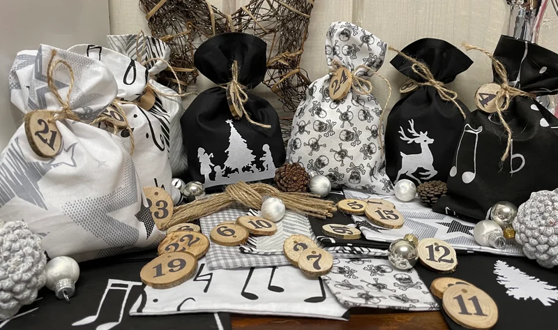 Adventskalender,Landhausstil Adventskalender zum Befüllen, 24 Säckchen zum Advent , Adventskalender Zahlen aus Holz, schwarz /weiß/grau