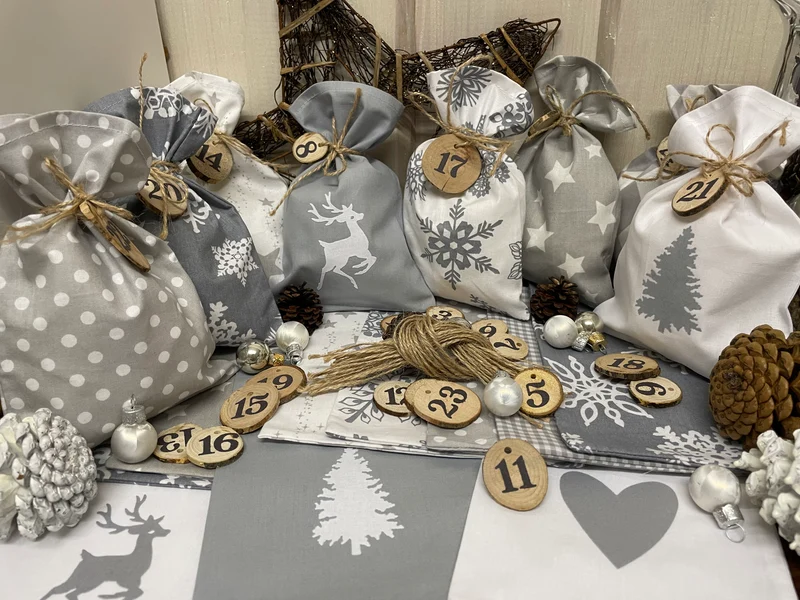 Adventskalender,Landhausstil Adventskalender zum befüllen, 24 Säckchen zum Advent, Adventskalender Zahlen aus Holz, grau/weiß