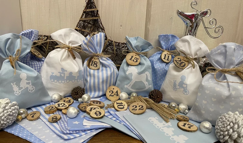 Adventskalender,Landhausstil Adventskalender zum Befüllen, 24 Säckchen zum Advent , Adventskalender Zahlen aus Holz, blau /weiß