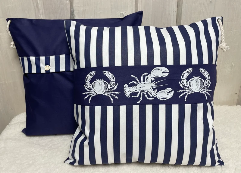 Maritime Kissenhülle, Landhausstil Dekokissen * Krebse * blau/weiß gestreift