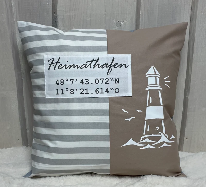 Maritimer Kissenbezug personalisiert mit den Koordinaten von deinem Zuhause * Heimathafen * grau/weiß/beige
