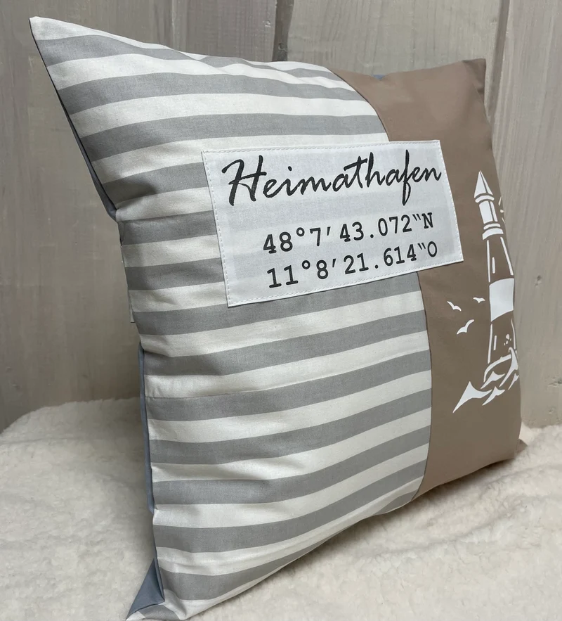 Maritimer Kissenbezug personalisiert mit den Koordinaten von deinem Zuhause * Heimathafen * grau/weiß/beige
