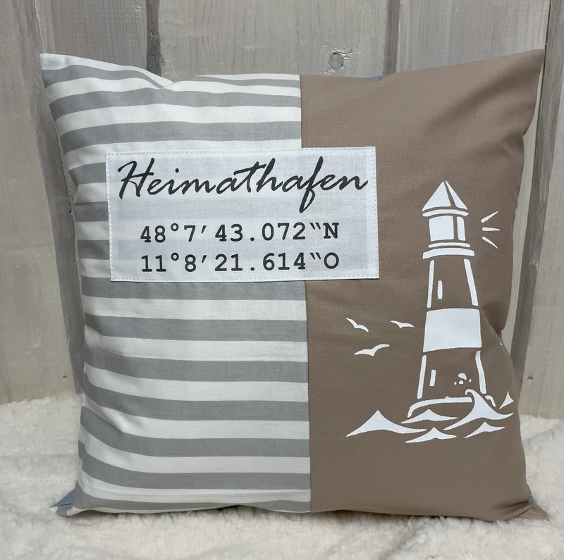 Maritimer Kissenbezug personalisiert mit den Koordinaten von deinem Zuhause * Heimathafen * grau/weiß/beige