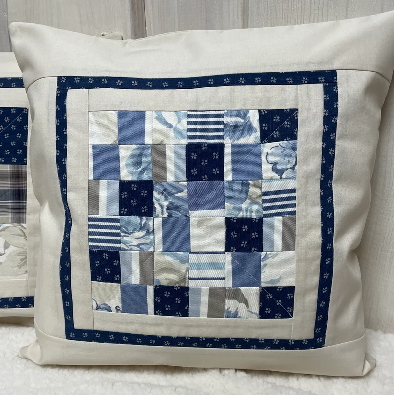 Patchwork Kissenhülle, Landhausstil Kissenbezug, blau / creme 40x40cm.