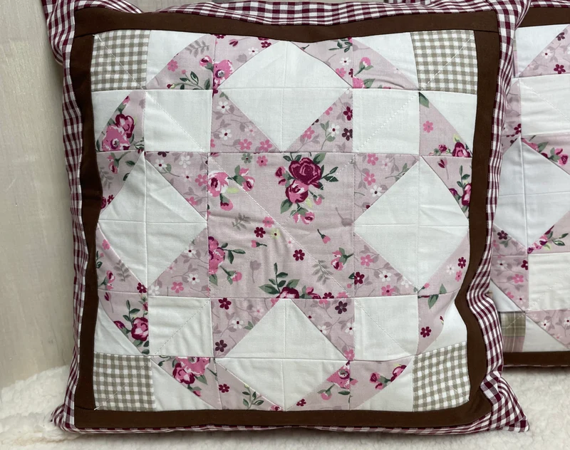Patchwork Kissenhülle, Landhausstil Kissenbezug, beige/altrosa/rot 40x40cm.