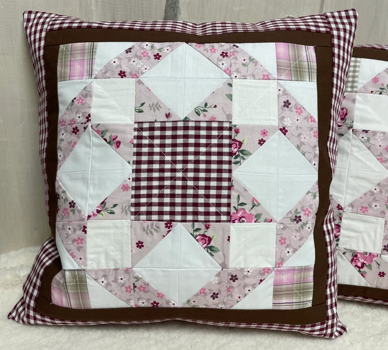 Patchwork Kissenhülle, Landhausstil Kissenbezug, beige/altrosa/rot 40x40cm.