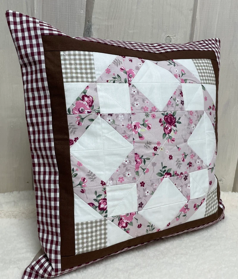 Patchwork Kissenhülle, Landhausstil Kissenbezug, beige/altrosa/rot 40x40cm.