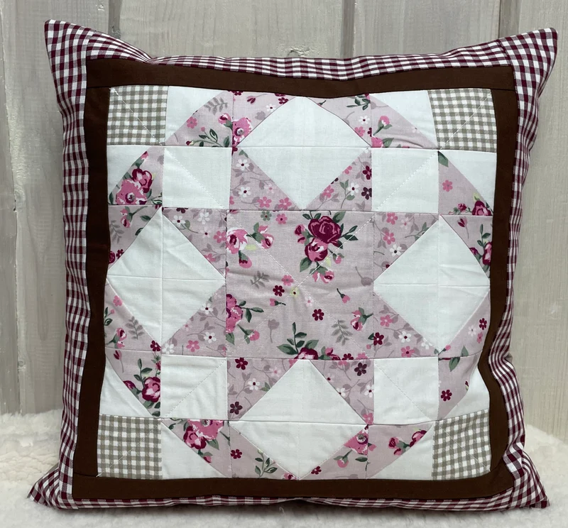 Patchwork Kissenhülle, Landhausstil Kissenbezug, beige/altrosa/rot 40x40cm.