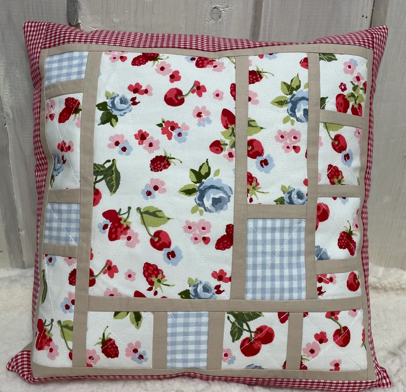 Patchwork Kissenhülle, Landhausstil Kissenbezug * rot/beige/blau 40x40cm.