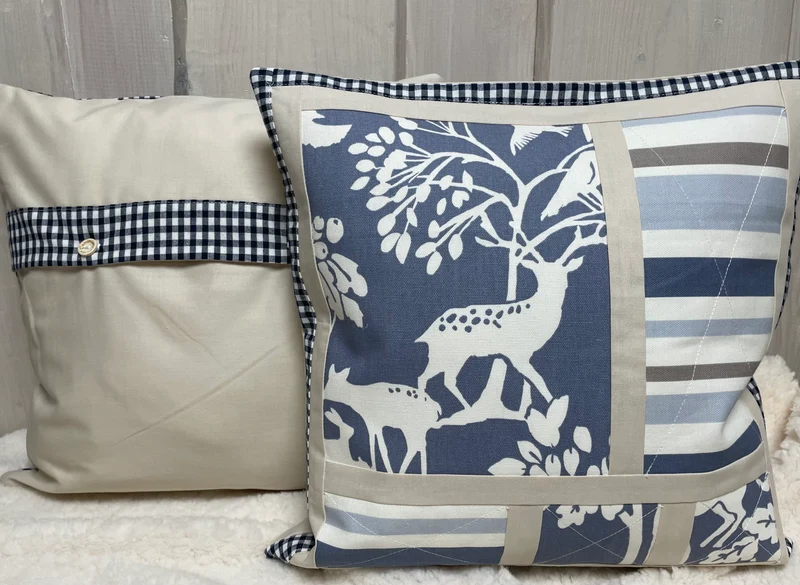 Patchwork Kissenhülle, Landhausstil Kissenbezug, blau / creme 40x40cm.